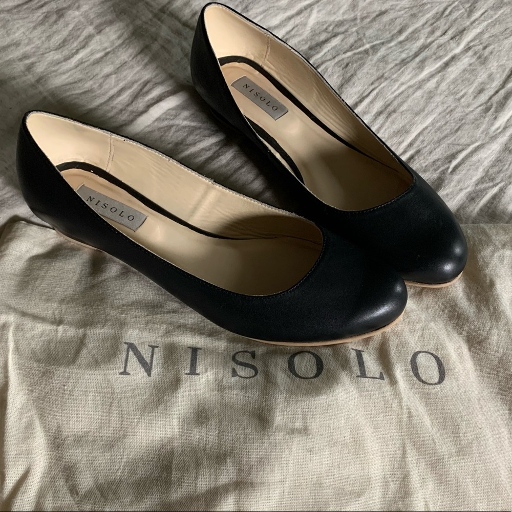 Like New Black Leather Nisolo Flats